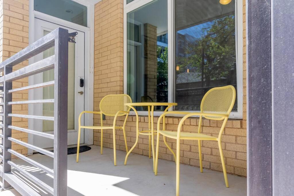 Beautiful Riverwalk With Full Amenities, King Bed & Free Parking Appartement *