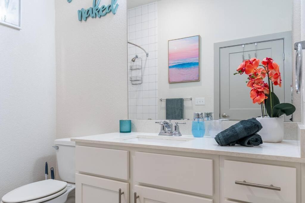 Beautiful Riverwalk With Full Amenities, King Bed & Free Parking Appartement San Antonio